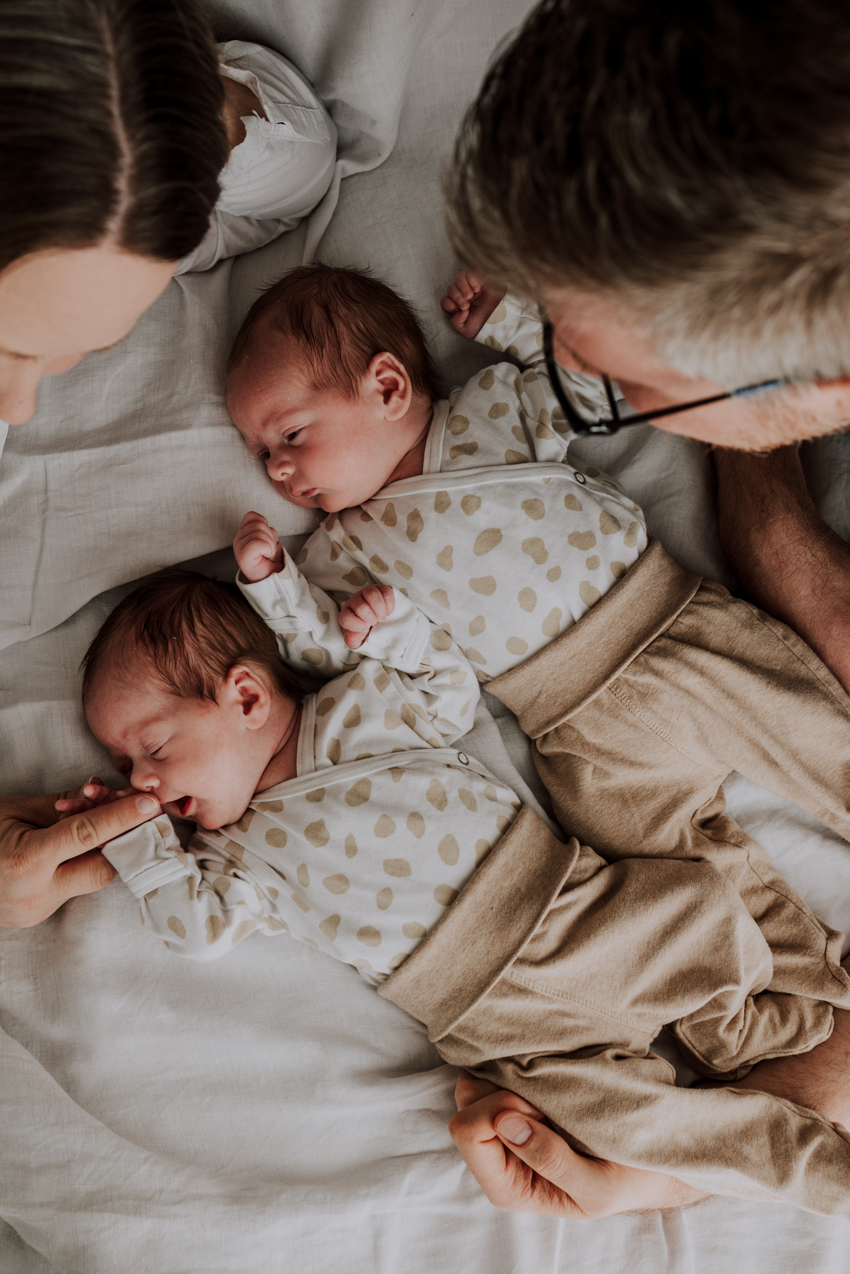 Kaksoset newbornkuvaus