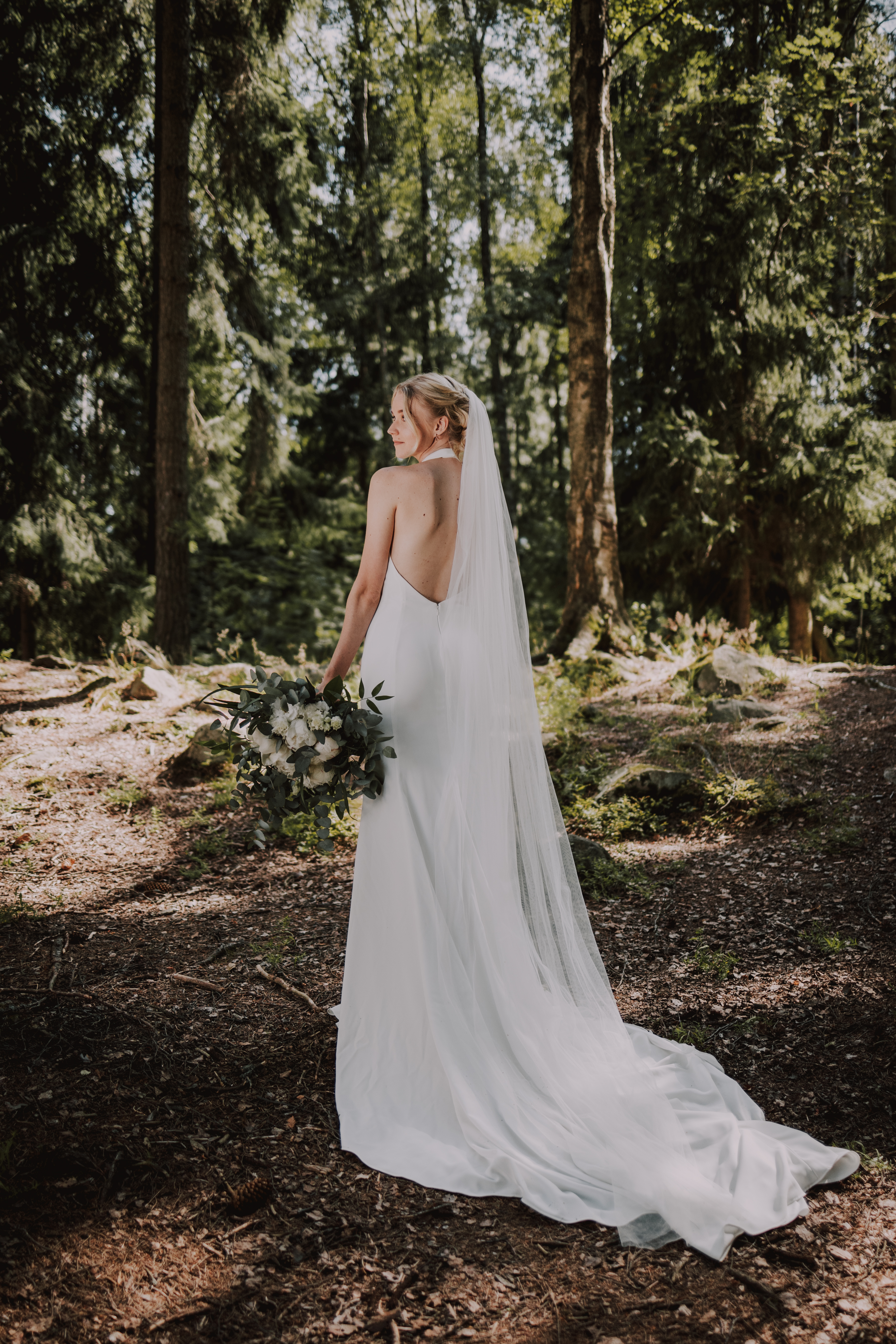 morsian hääkuvaus hääpuku pitkä laahus