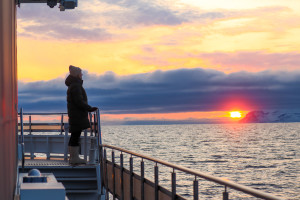 Dinner cruise in the sunset - Photo Eveline Lunde / Hurtigruten Svalbard