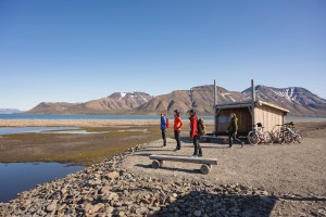 Sightseeing with electric bike - Hurtigruten Svalbard - Photo Schibsted Partnerstudio