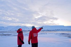 Longyearbyen-Panorama-with-snowcat-HGR-136092 1920- Photo Agurtxane Concellon (1)