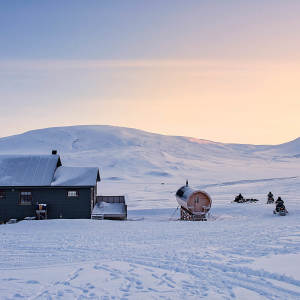 Snowmobile-expedition_Juvahytta_Explore_Adventure_Svalbard_Winter-landscape_Agurtxane-Concellon_Thumbnail-1920x1920