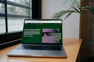 談人際關係的親近感 ━ 為什麼我們除了完美的 ChatGPT,還需要 「Monday」語音助理?