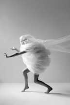 《我是千尋》逃避依附人格?讓心理師放下職業成見,細讀她的寂寞