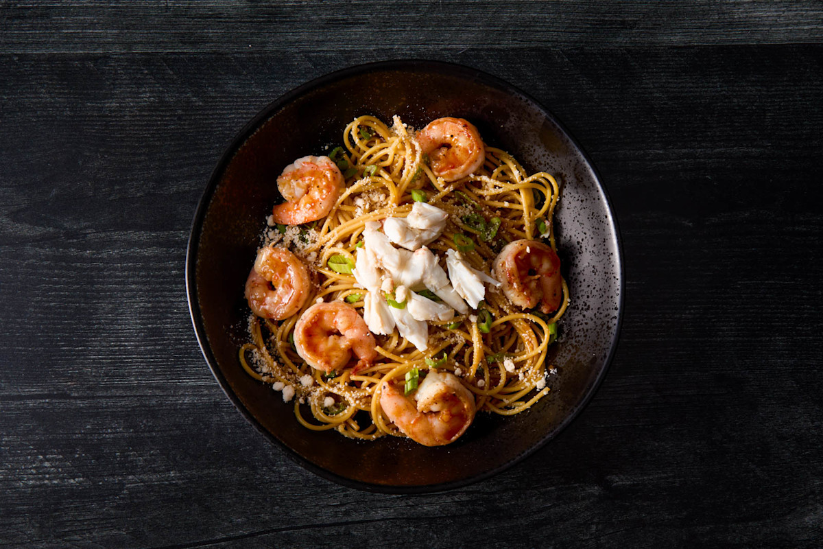 Descriptive visual related to content