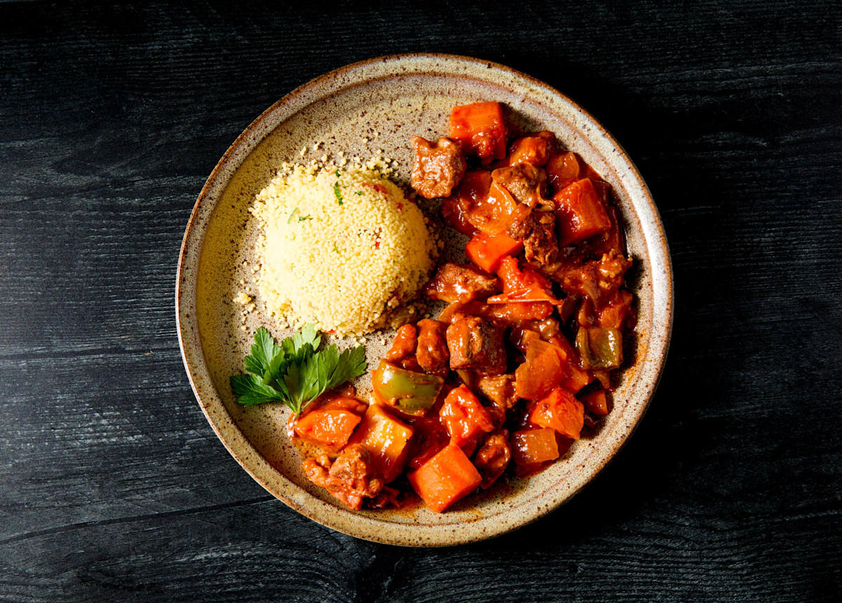 Descriptive visual related to content