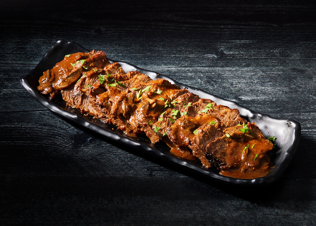 Descriptive visual related to content