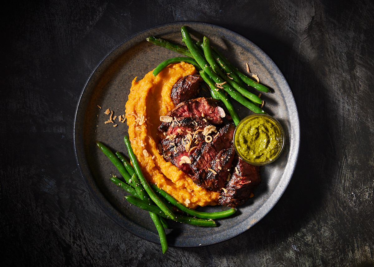 Descriptive visual related to content