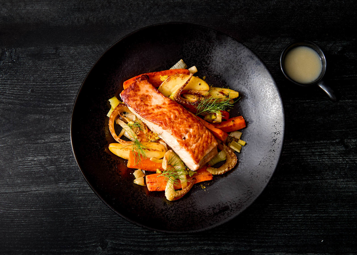 Descriptive visual related to content