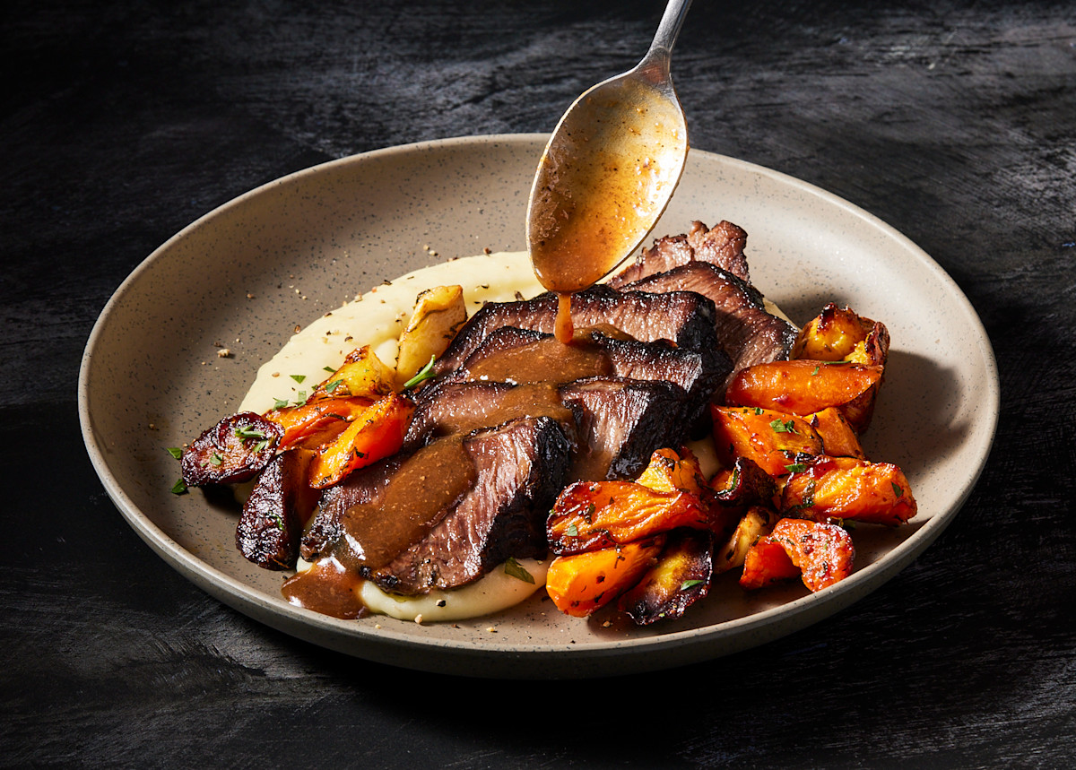 Descriptive visual related to content