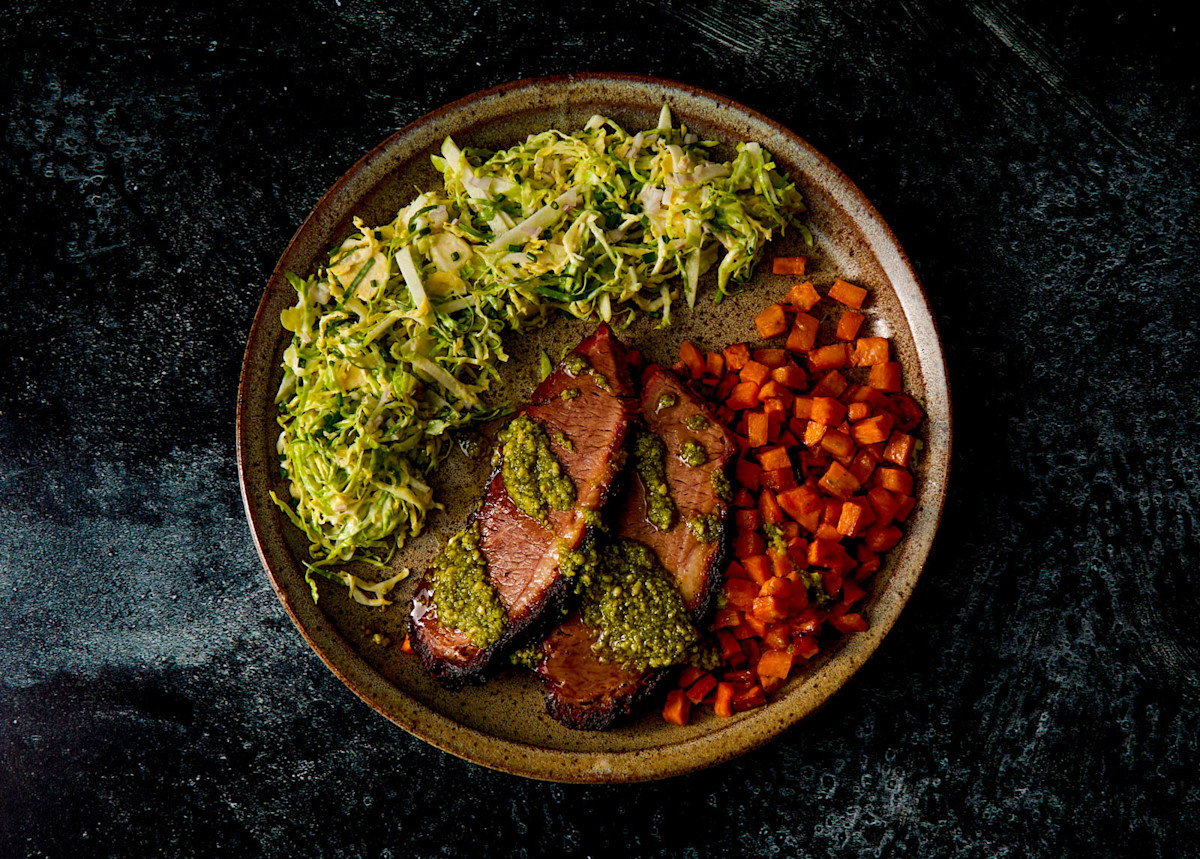 Descriptive visual related to content