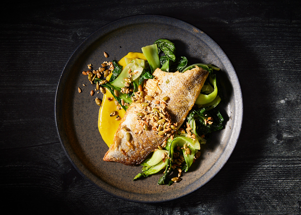 Descriptive visual related to content