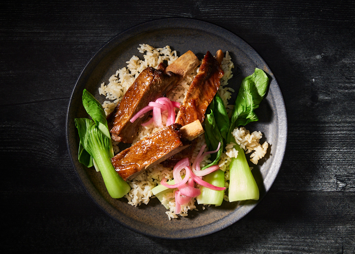 Descriptive visual related to content