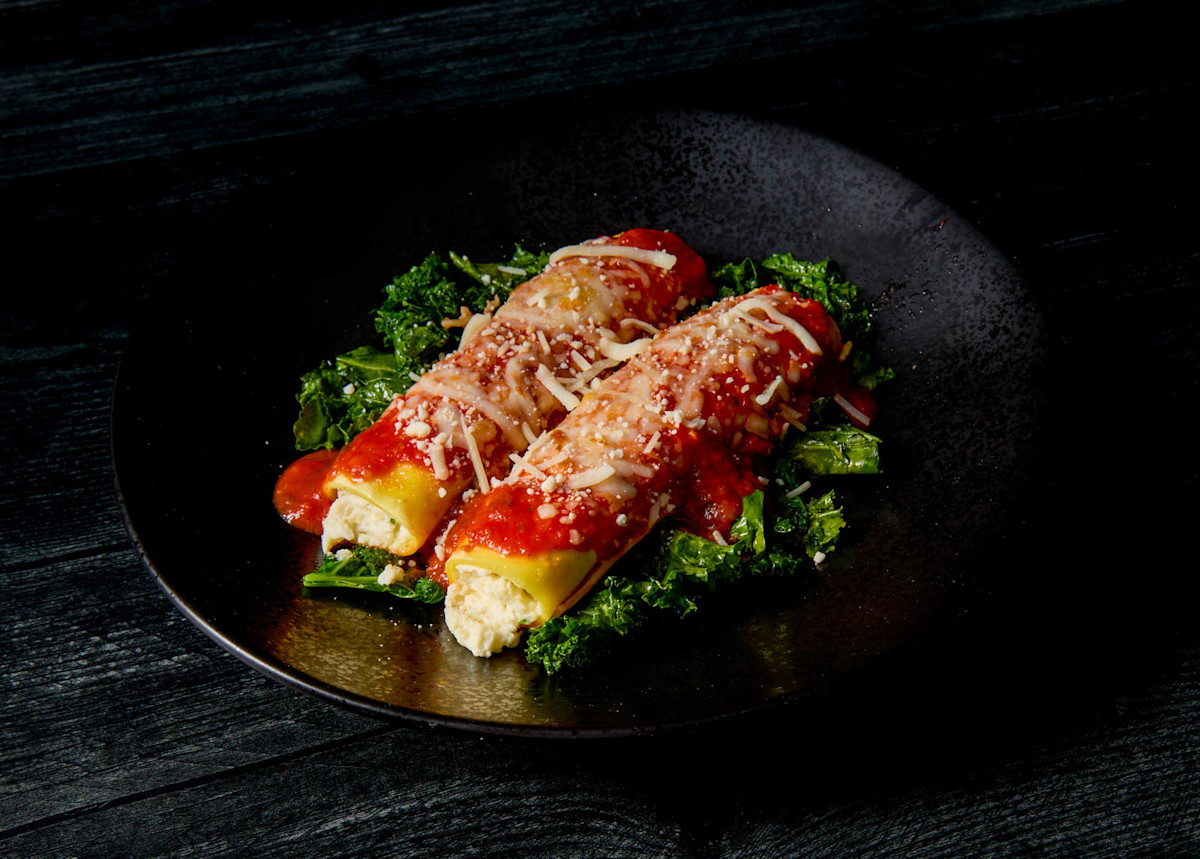 Descriptive visual related to content