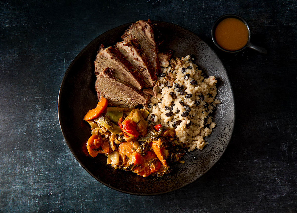 Descriptive visual related to content