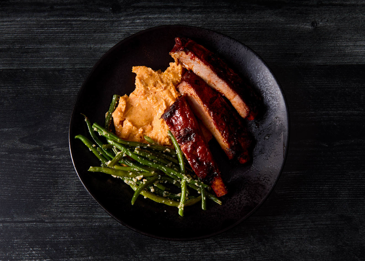 Descriptive visual related to content