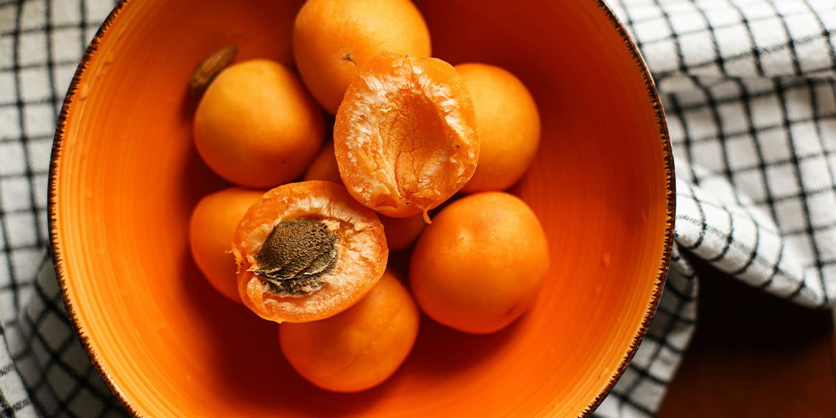 low-sugar-fruits-apricots.jpg