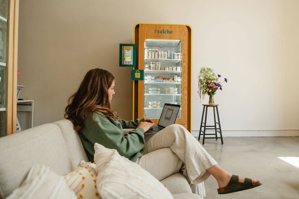 multifamily-amenities-resident-using-laptop-smart-fridge