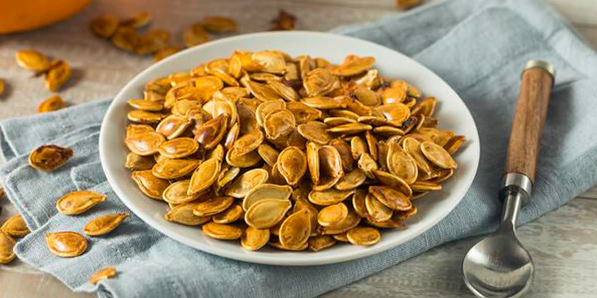 high-protein-snacks-roasted-pumpkin-seeds.jpg