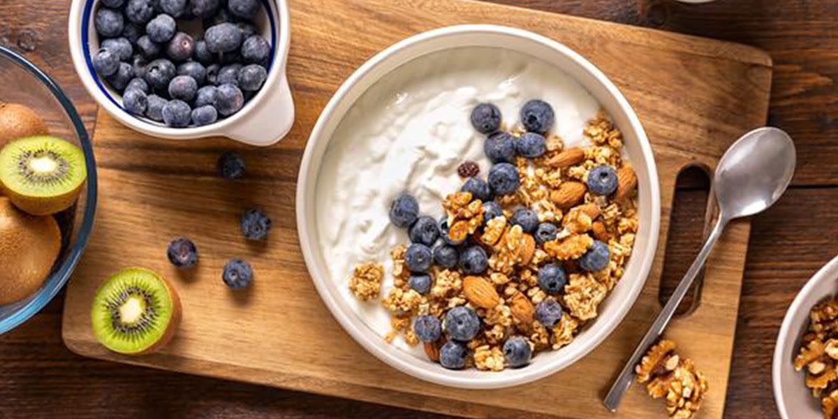 high-protein-snacks-greek-yogurt.jpg