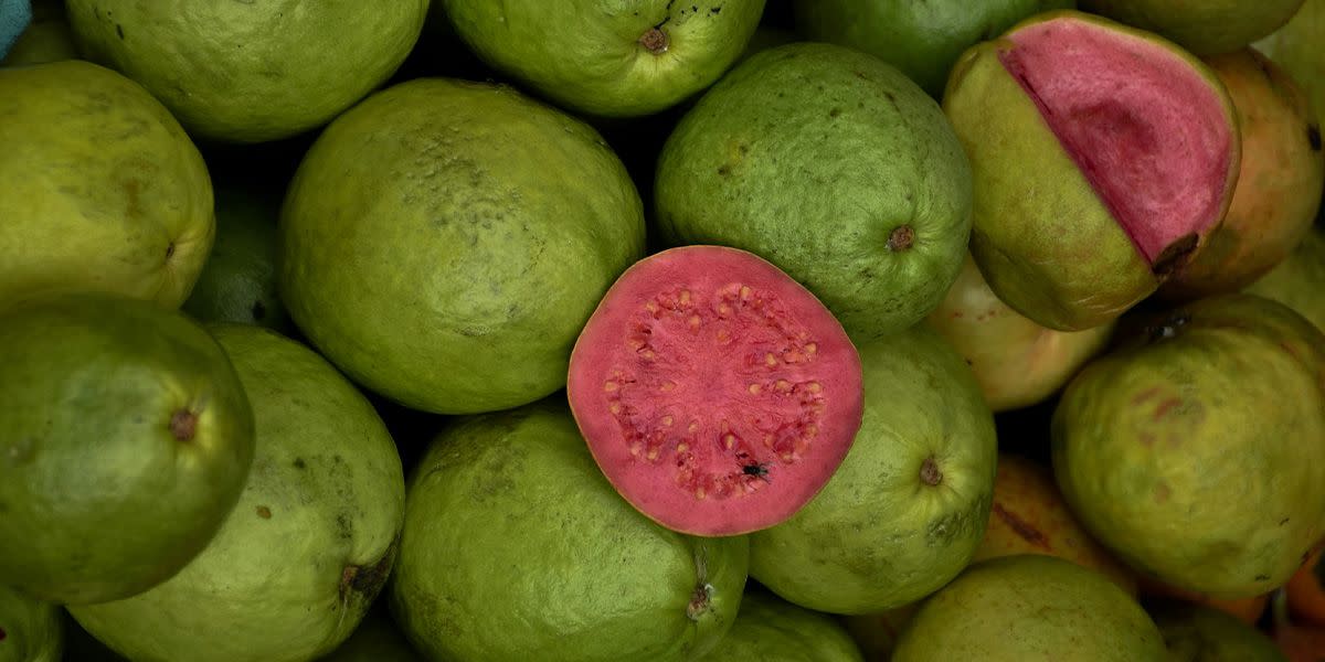 low-sugar-fruits-guava.jpg