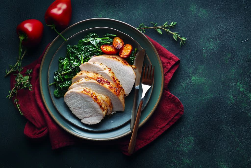Keto Diet Foods to Eat - Chicken and Leafy Greens