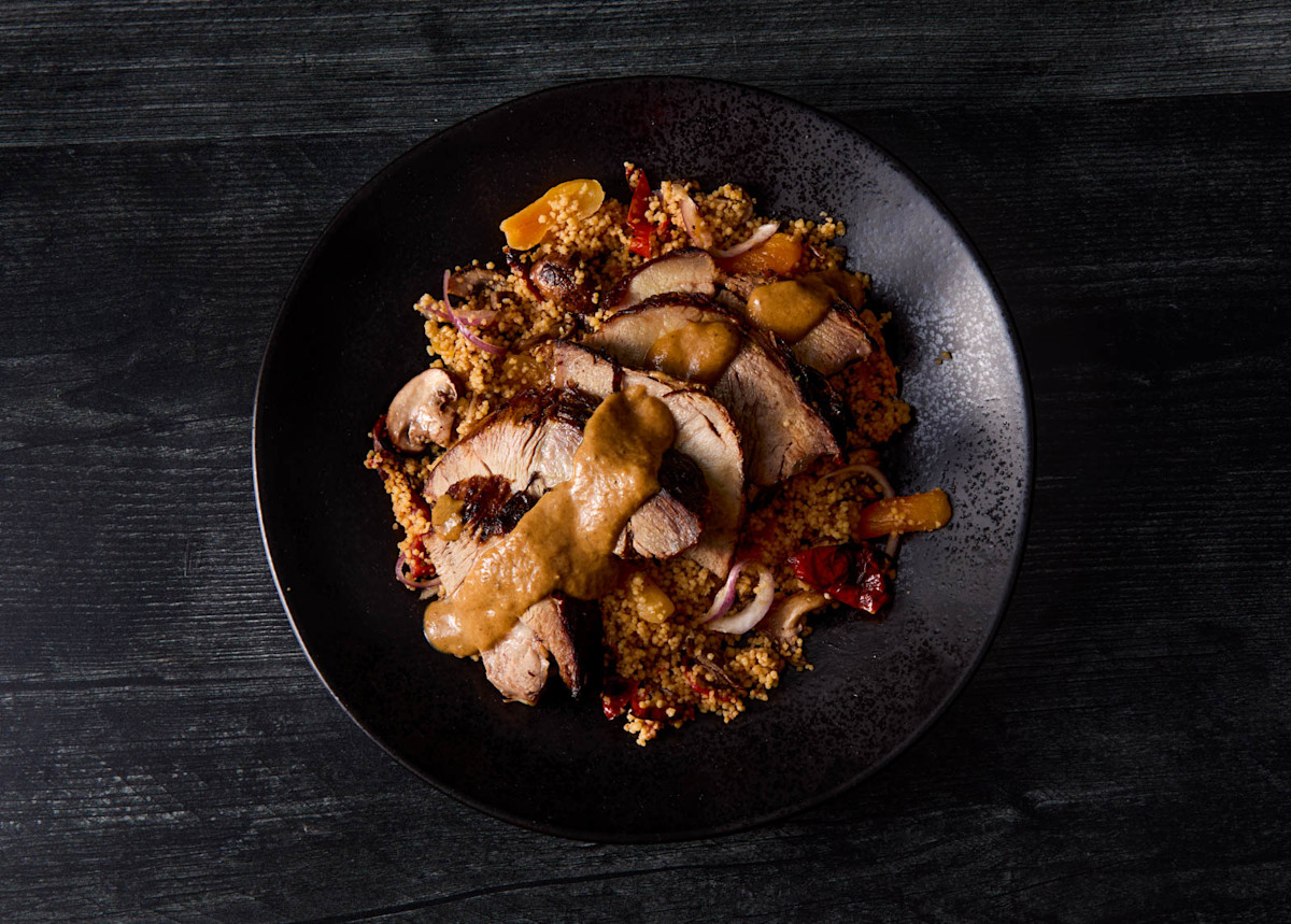 Descriptive visual related to content