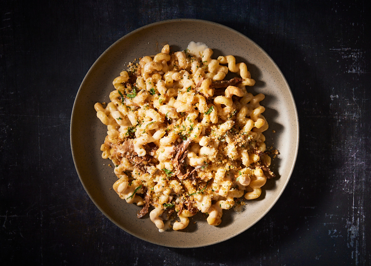 Descriptive visual related to content