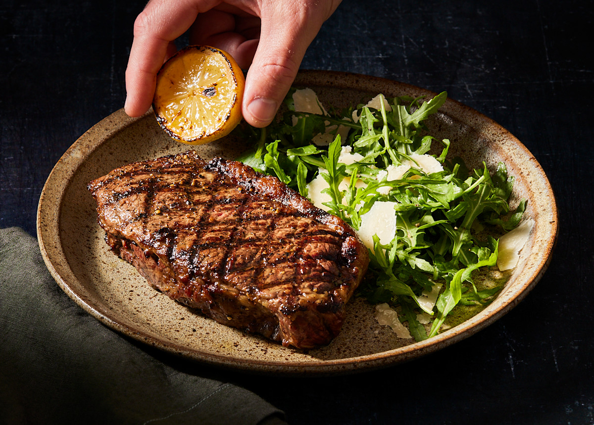 Descriptive visual related to content