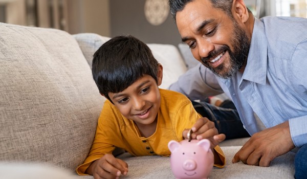 7 Tips for Raising Financially Savvy Kids 