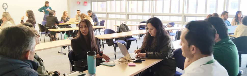 La iniciativa Mipymes Ciberseguras, desarrollada en alianza con la Unión Europea en Colombia, el MinTIC y las Cámaras de Comercio de Bogotá, Medellín, Cali y Barranquilla, fortalece las capacidades digitales de las empresas para reducir su vulnerabilidad frente a los delitos informáticos.