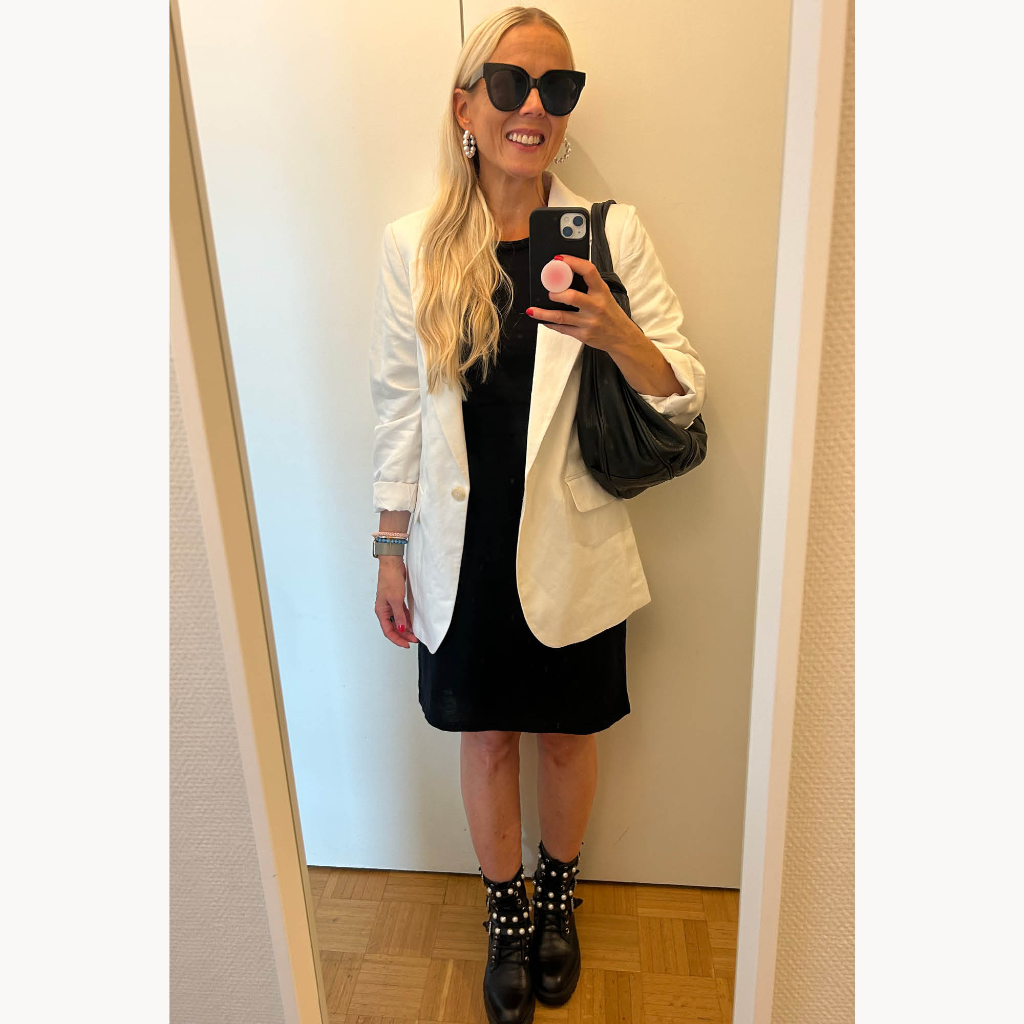 Valkoinen pellavableiseri H&M. Nilkkurit Zara, second hand. Laukku See by Chloé, second hand. Aurinkolasit Miny/Tokmanni. Korvakorut Naku Jewellery. Koko viikon ajan Kirsikka-merinomekko North Outdoor.