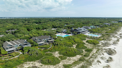 Homes along the lush Kiawah Island coast.