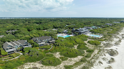 Homes along the lush Kiawah Island coast.