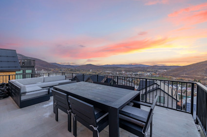 Rothwell’s mountain-view terrace is perfect for hosting exclusive cocktail hours or simply taking in the festival atmosphere each evening.