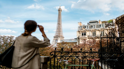 Modern summer wardrobe inspiration for London, integrating European elegance and city-ready fashion.