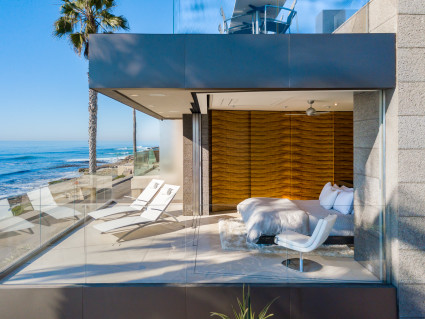 La Jolla bedroom on the beach