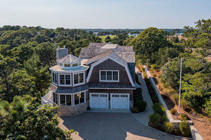 Stunning oceanfront vacation home in Chatham, MA 