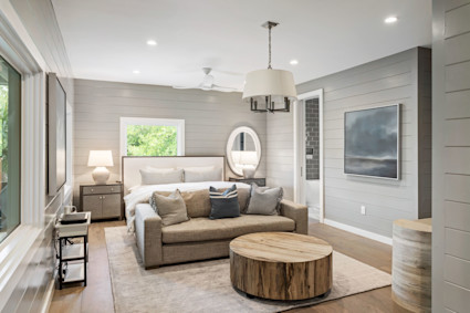 Coastal Treehouse offers a sophisticated base for art and culture enthusiasts, with easy access to both historic festival sites and contemporary gallery districts in Charleston.