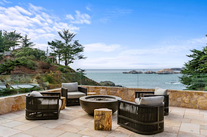 The outdoor patio at Hillside in Carmel pairs breathtaking views with a fire pitideal for enjoying cool coastal evenings or hosting post-gallery gatherings in style.