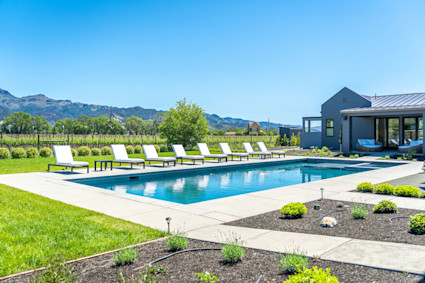 Bennett in Calistoga is an ideal base for Napa harvest parties and brunches, with resort-style outdoor spaces for effortless post-event gatherings.