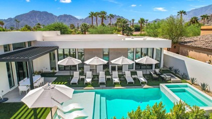 Palm Springs second home with pool