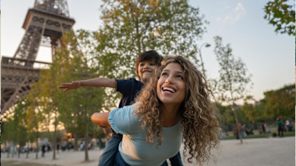 A photo of the Eiffel Tower is shown, alluding to the topic of the best places to live in Paris. 