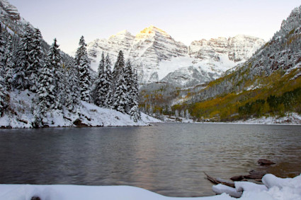 Image of the Maroon Bells in the Rocky Mountains. 