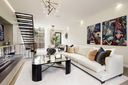 Chelsea Gardens in London demonstrates flexible zones, lighting control and indoor-outdoor flow, ideal traits for a modern executive office at home.
