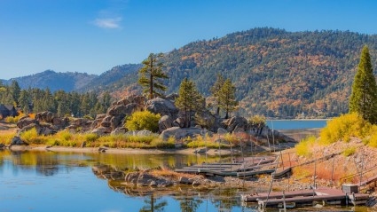 A photo of Big Bear Lake, a great place to enjoy fall in California.