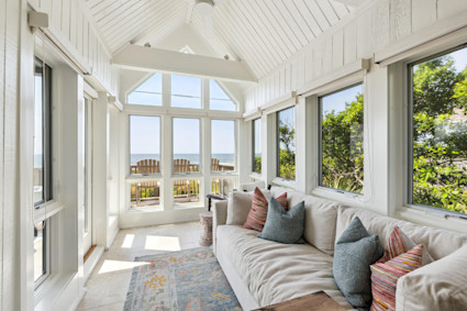 Shipwatch on Kiawah Island features a sunroom and Atlantic views, an ideal setting for quiet winter mornings and ocean-watching days.