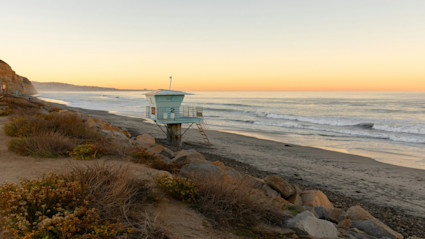 Early fall sunset on the San Diego coast sets the tone for relaxed weekend walks and waterfront dining.