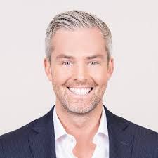 Ryan Serhant headshot