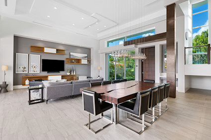 Waterfront co-ownership in South Florida. Las Olas offers bright, open living with private dock access near top dining and shopping.